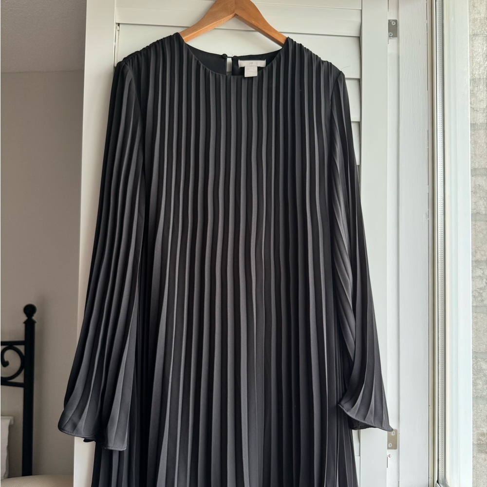 Elegant Black Pleated Dress